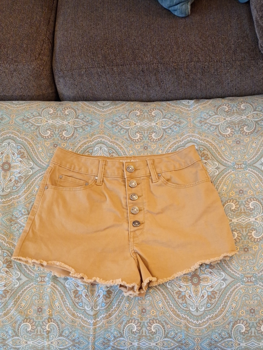 🔥🔥CLEARANCE ITEM🔥Rewash Tan Button-Front Denim Shorts. Size 3